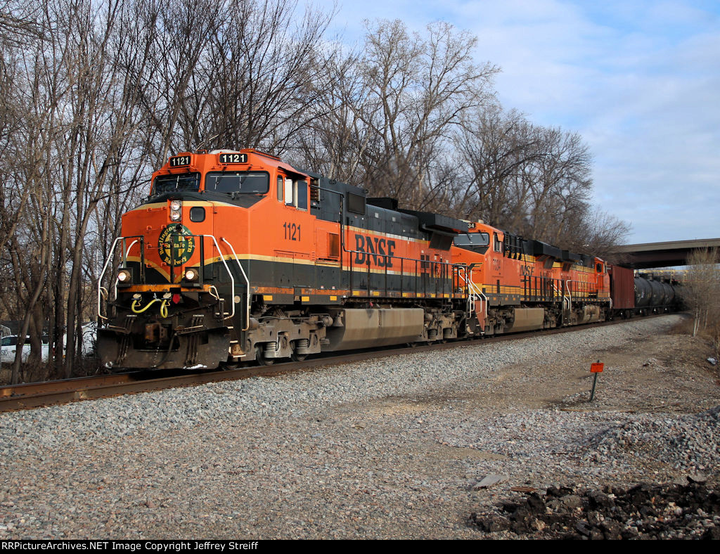 BNSF 1121